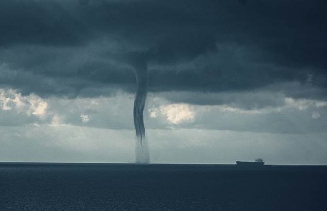 A tornado in the sky

AI-generated content may be incorrect.